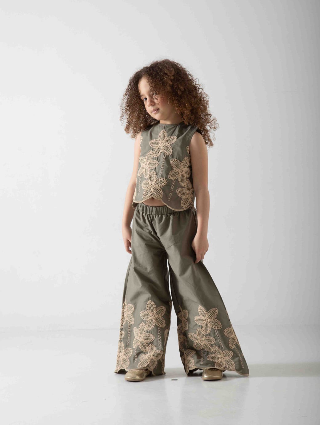 Girls' Floral Embroidered Two-Piece Set – Sleeveless Top & Wide Leg Pants