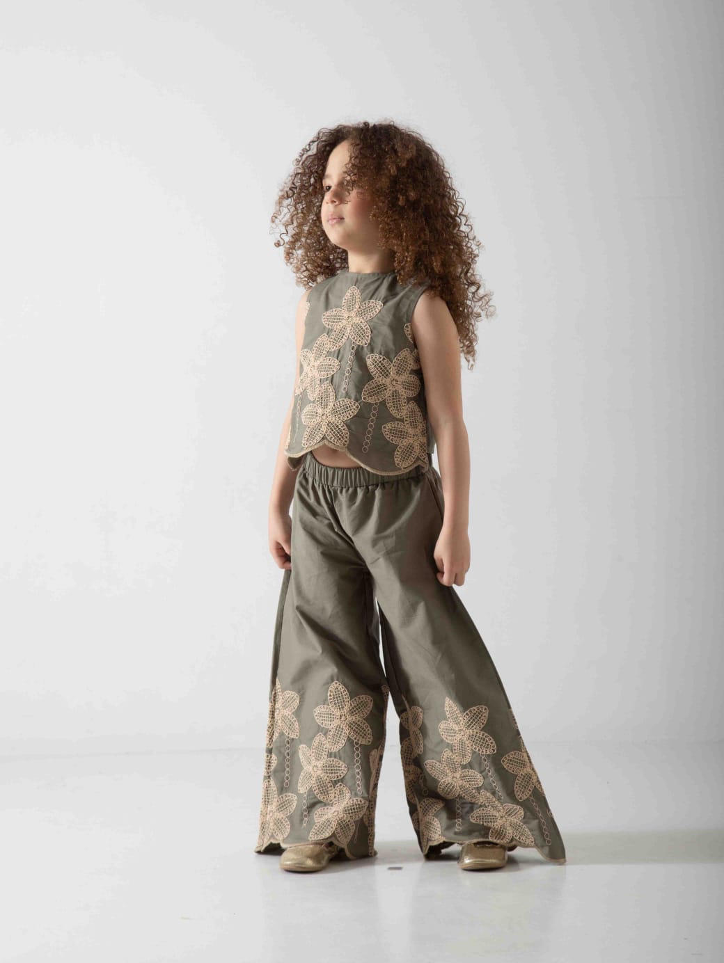 Girls' Floral Embroidered Two-Piece Set – Sleeveless Top & Wide Leg Pants