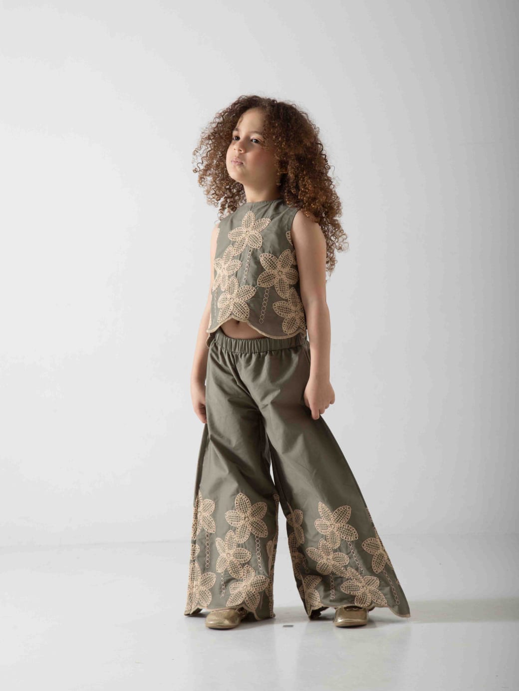 Girls' Floral Embroidered Two-Piece Set – Sleeveless Top & Wide Leg Pants