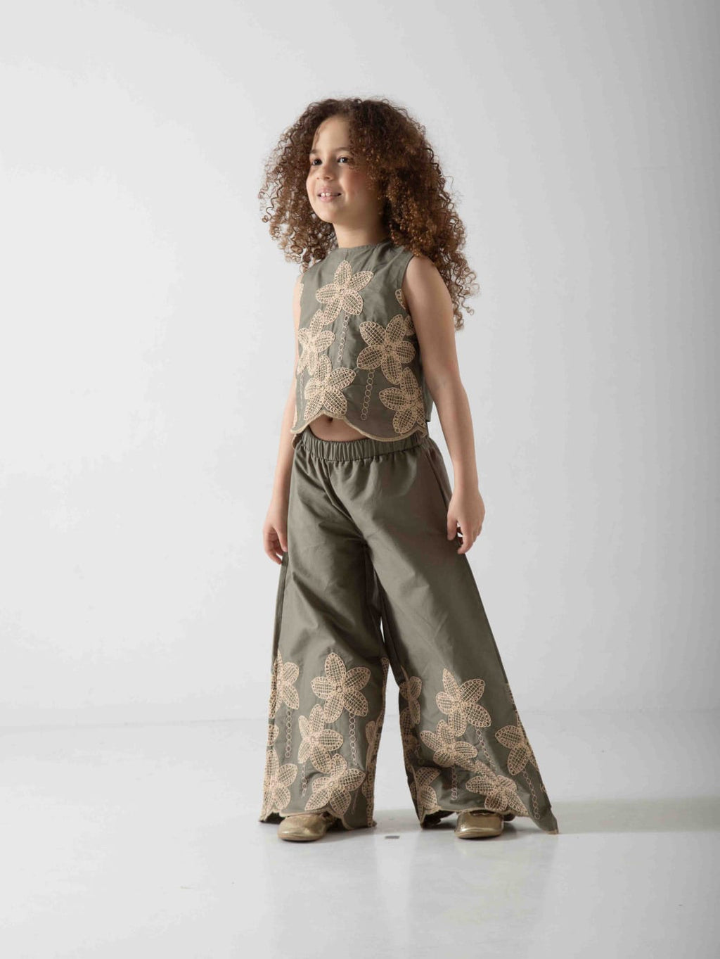 Girls' Floral Embroidered Two-Piece Set – Sleeveless Top & Wide Leg Pants