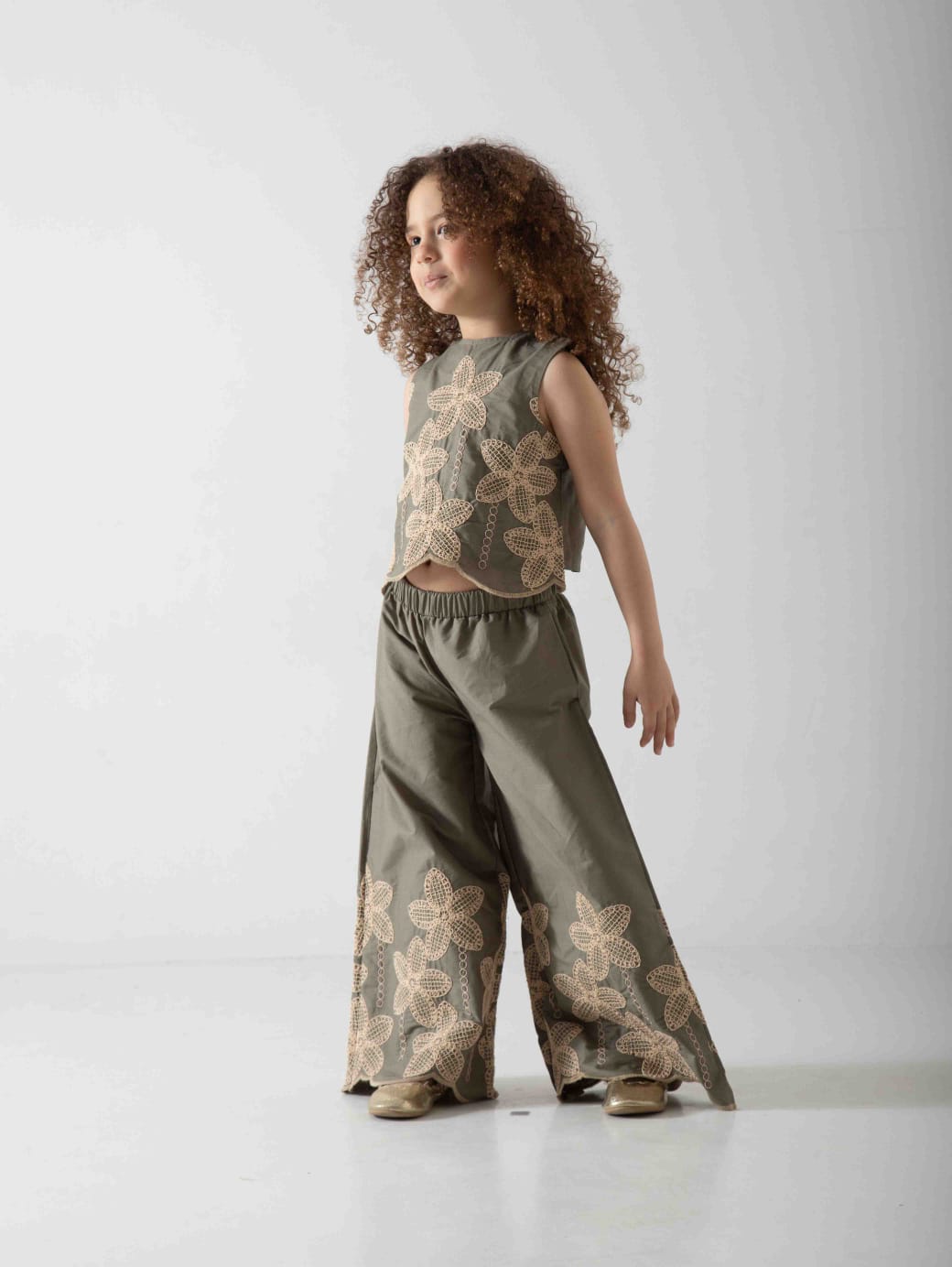 Girls' Floral Embroidered Two-Piece Set – Sleeveless Top & Wide Leg Pants