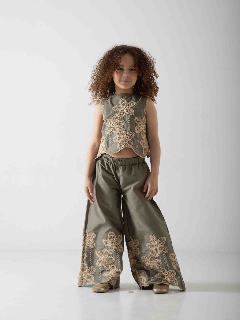 Girls' Floral Embroidered Two-Piece Set – Sleeveless Top & Wide Leg Pants