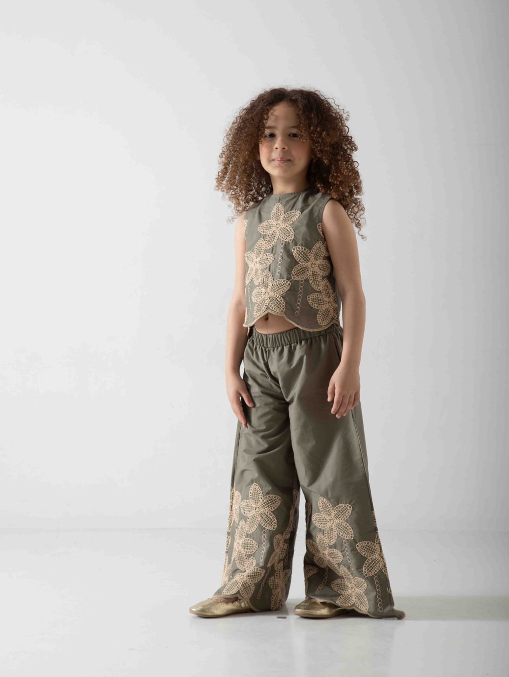 Girls' Floral Embroidered Two-Piece Set – Sleeveless Top & Wide Leg Pants