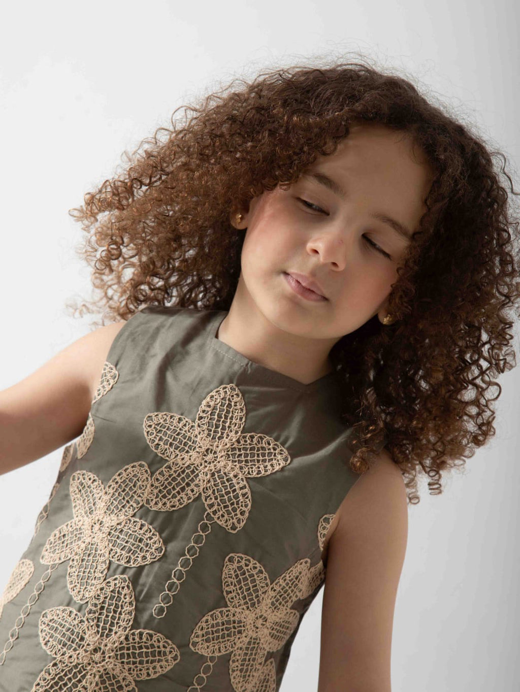 Girls' Floral Embroidered Two-Piece Set – Sleeveless Top & Wide Leg Pants