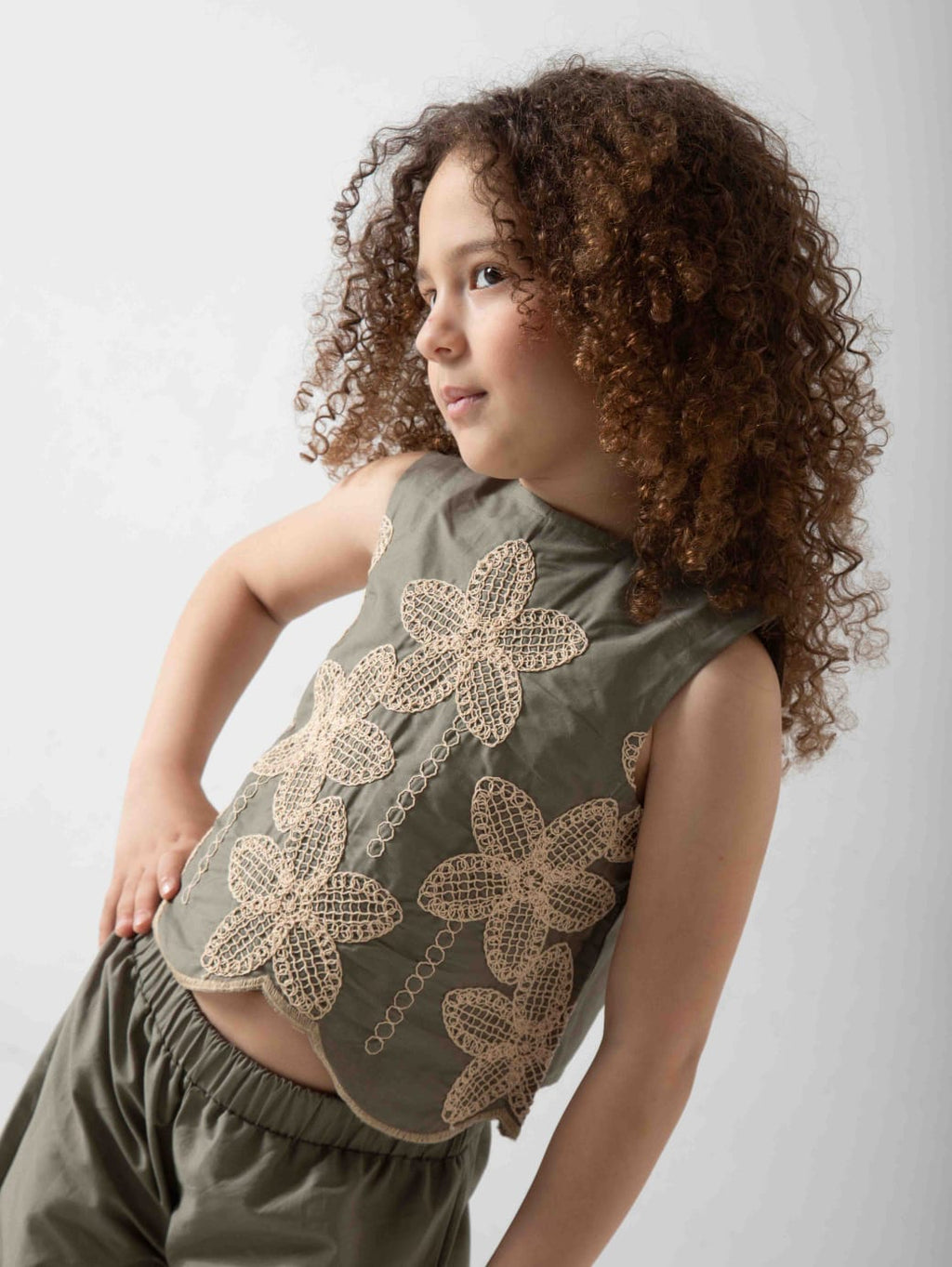 Girls' Floral Embroidered Two-Piece Set – Sleeveless Top & Wide Leg Pants